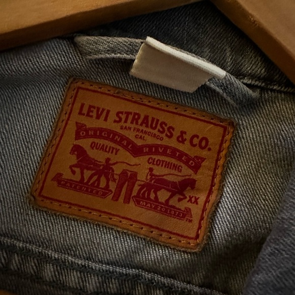 XS Levi Strauss grey jean jacket. Worn/faded look. - Picture 4 of 4